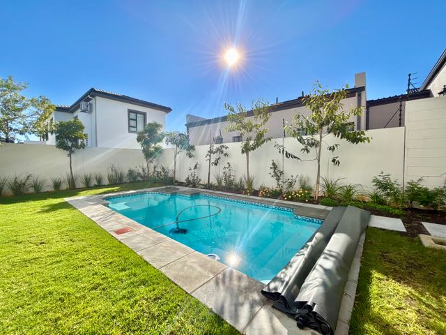 To Let 4 Bedroom Property for Rent in Sandown Western Cape